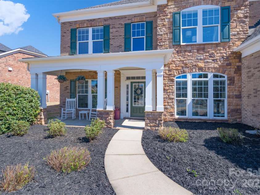 10005 Chimney Drive, Waxhaw, NC 28173.  MLS# CAR4235239, YatesRealty ID 3524. Front Porch Area