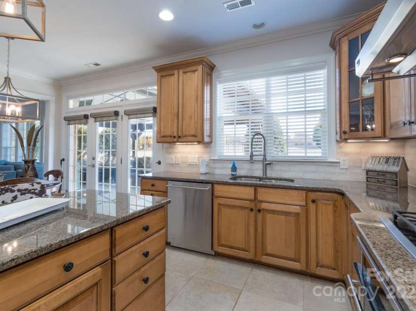 10005 Chimney Drive, Waxhaw, NC 28173.  MLS# CAR4235239, YatesRealty ID 3524. Kitchen