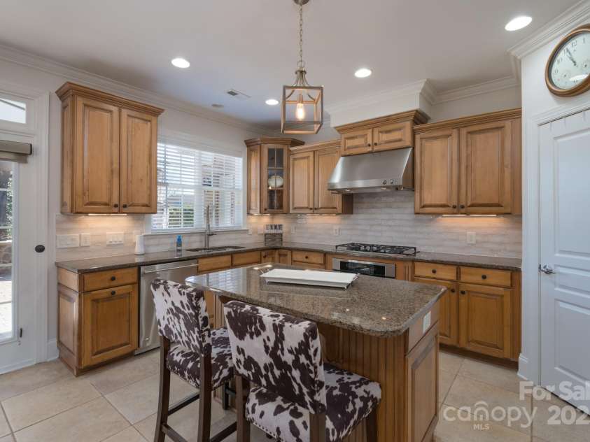 10005 Chimney Drive, Waxhaw, NC 28173.  MLS# CAR4235239, YatesRealty ID 3524. Kitchen