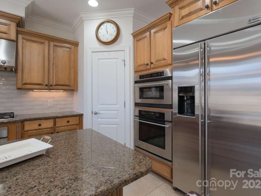 10005 Chimney Drive, Waxhaw, NC 28173.  MLS# CAR4235239, YatesRealty ID 3524. Kitchen