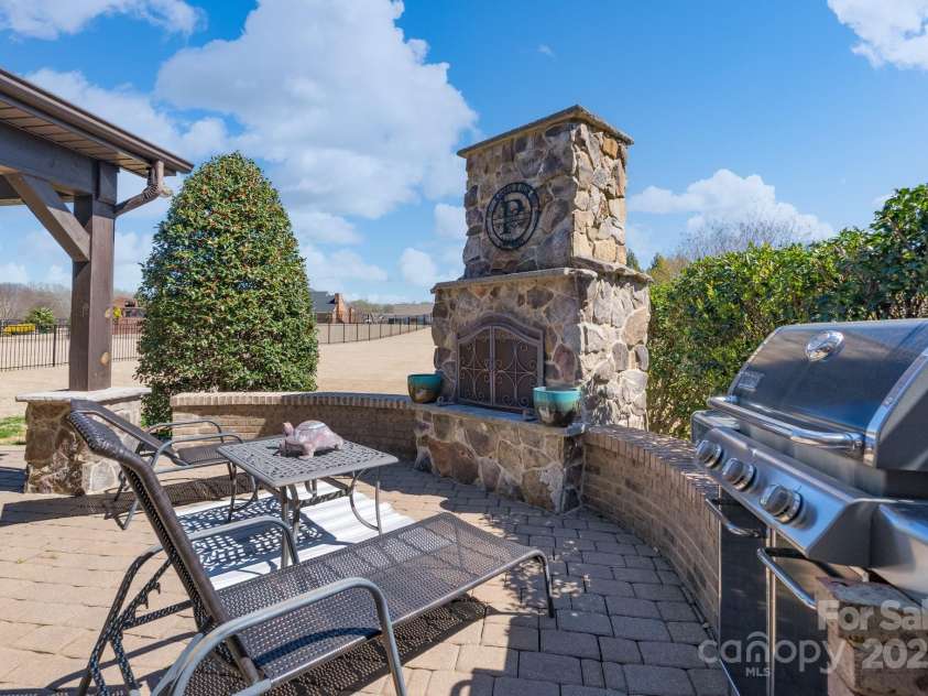 10005 Chimney Drive, Waxhaw, NC 28173.  MLS# CAR4235239, YatesRealty ID 3524. Outdoor Living Area