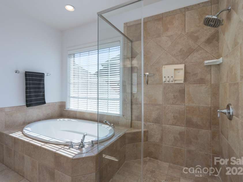 10005 Chimney Drive, Waxhaw, NC 28173.  MLS# CAR4235239, YatesRealty ID 3524. Primary Bath and Shower