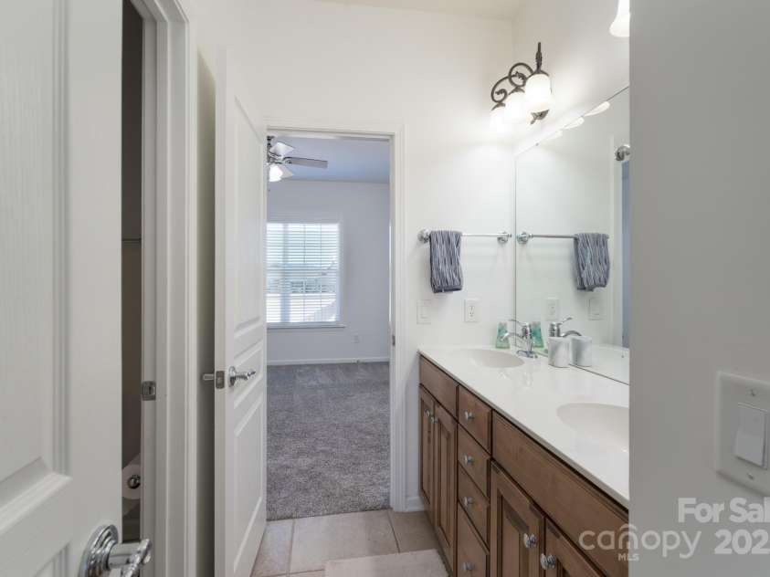 10005 Chimney Drive, Waxhaw, NC 28173.  MLS# CAR4235239, YatesRealty ID 3524. Upper Level Jack and Jill Bathroom