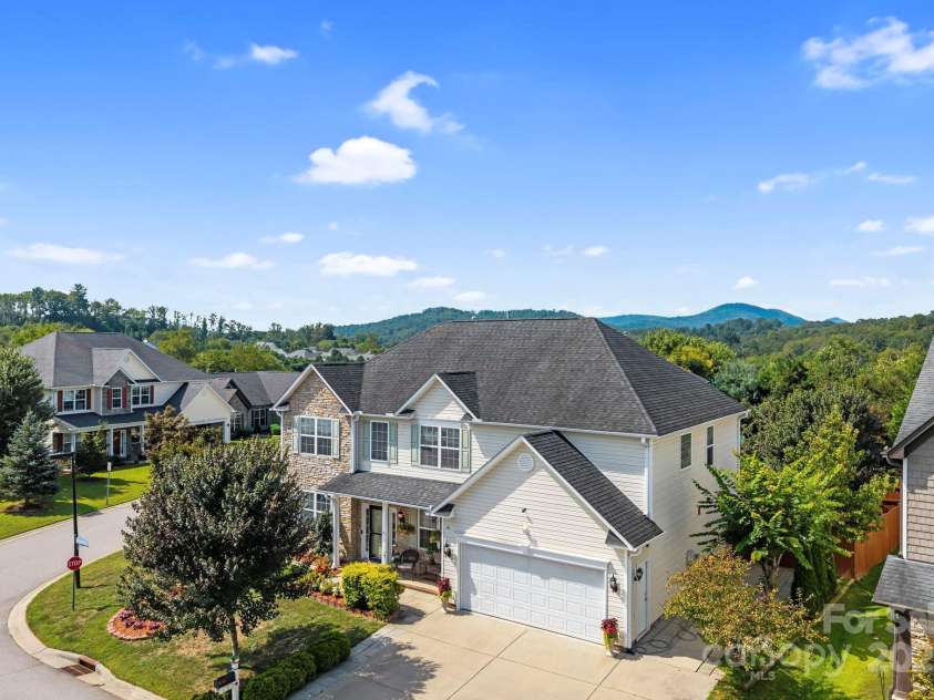 2 Breyerton Court, Asheville, NC 28804.  MLS# CAR4296614, YatesRealty ID 3524. 