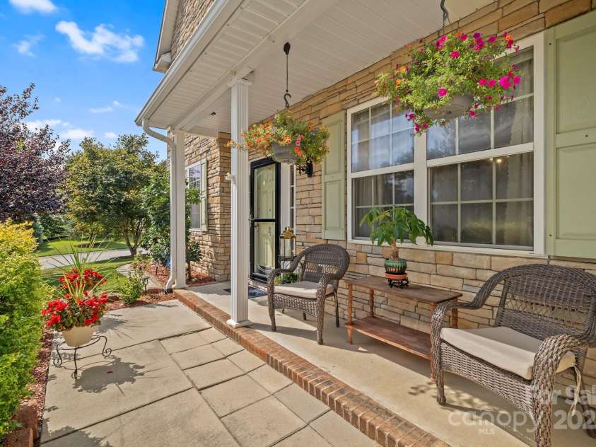 2 Breyerton Court, Asheville, NC 28804.  MLS# CAR4296614, YatesRealty ID 3524. 