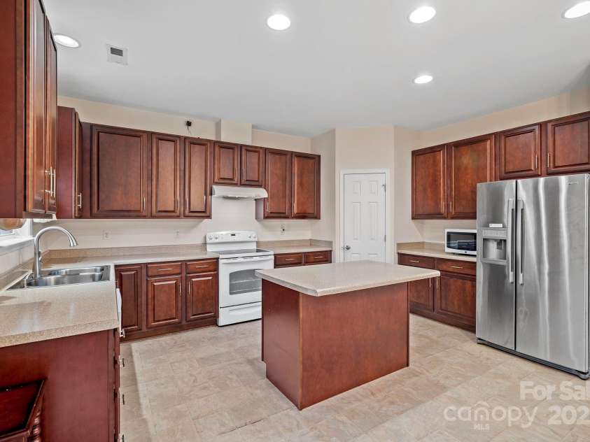 2 Breyerton Court, Asheville, NC 28804.  MLS# CAR4296614, YatesRealty ID 3524. 