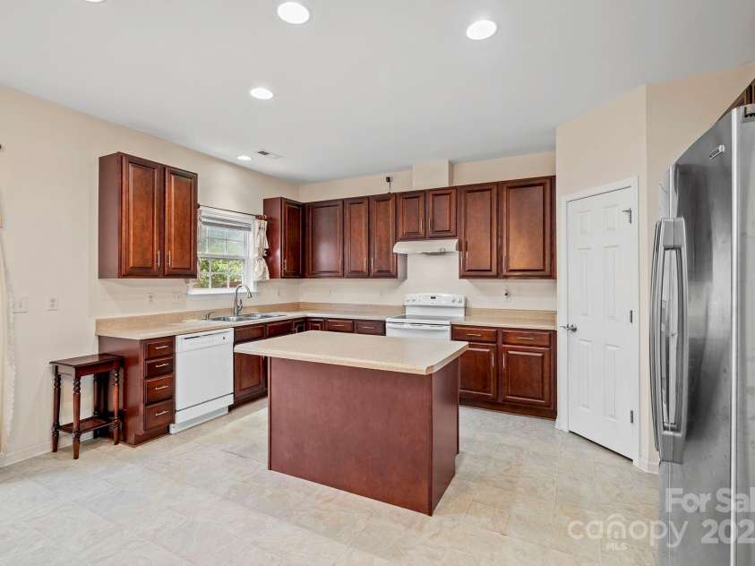 2 Breyerton Court, Asheville, NC 28804.  MLS# CAR4296614, YatesRealty ID 3524. 