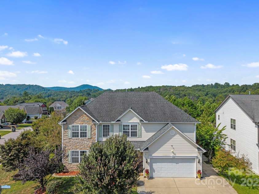 2 Breyerton Court, Asheville, NC 28804.  MLS# CAR4296614, YatesRealty ID 3524. 