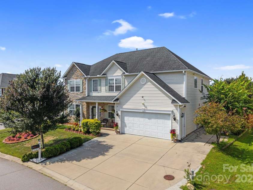 2 Breyerton Court, Asheville, NC 28804.  MLS# CAR4296614, YatesRealty ID 3524. 