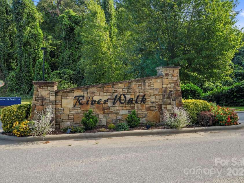 2 Breyerton Court, Asheville, NC 28804.  MLS# CAR4296614, YatesRealty ID 3524. Community Entrance