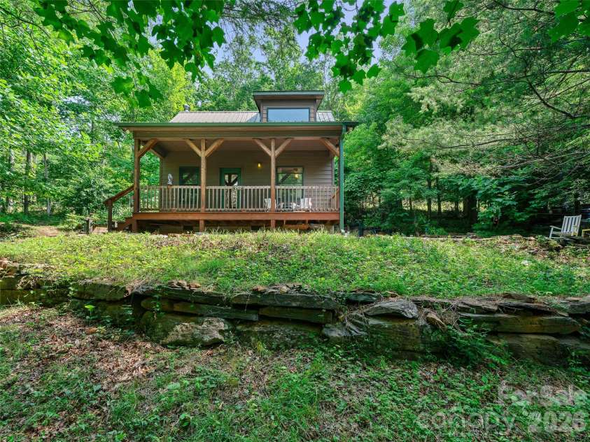 262 Little Pond Drive, Burnsville, NC 28714.  MLS# CAR4399140, YatesRealty ID 35241. 