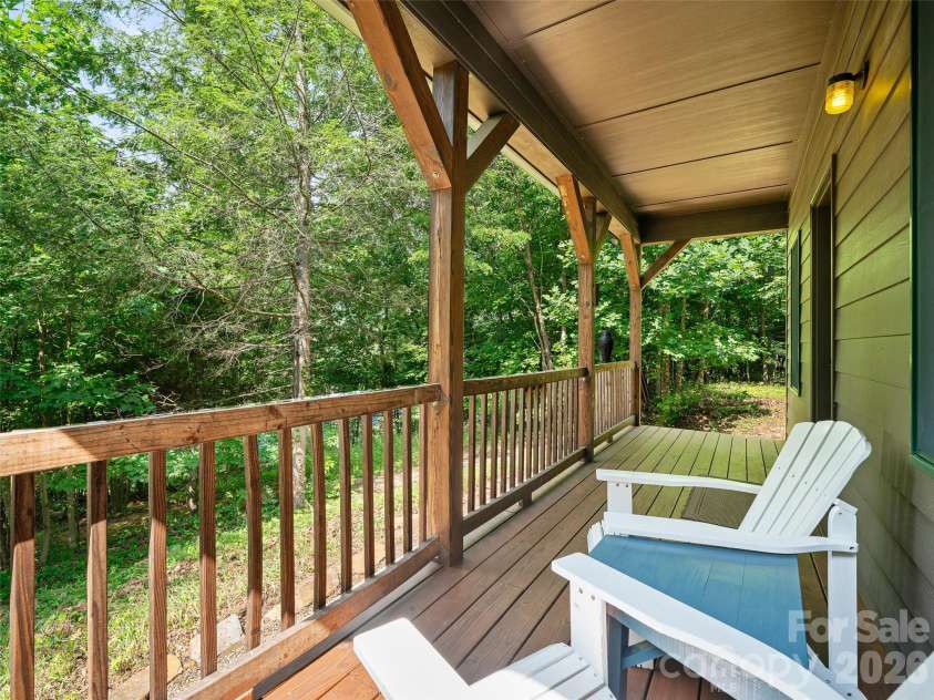 262 Little Pond Drive, Burnsville, NC 28714.  MLS# CAR4399140, YatesRealty ID 35241. 