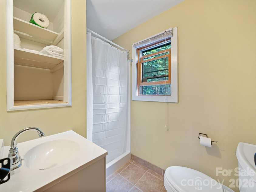 262 Little Pond Drive, Burnsville, NC 28714.  MLS# CAR4399140, YatesRealty ID 35241. 
