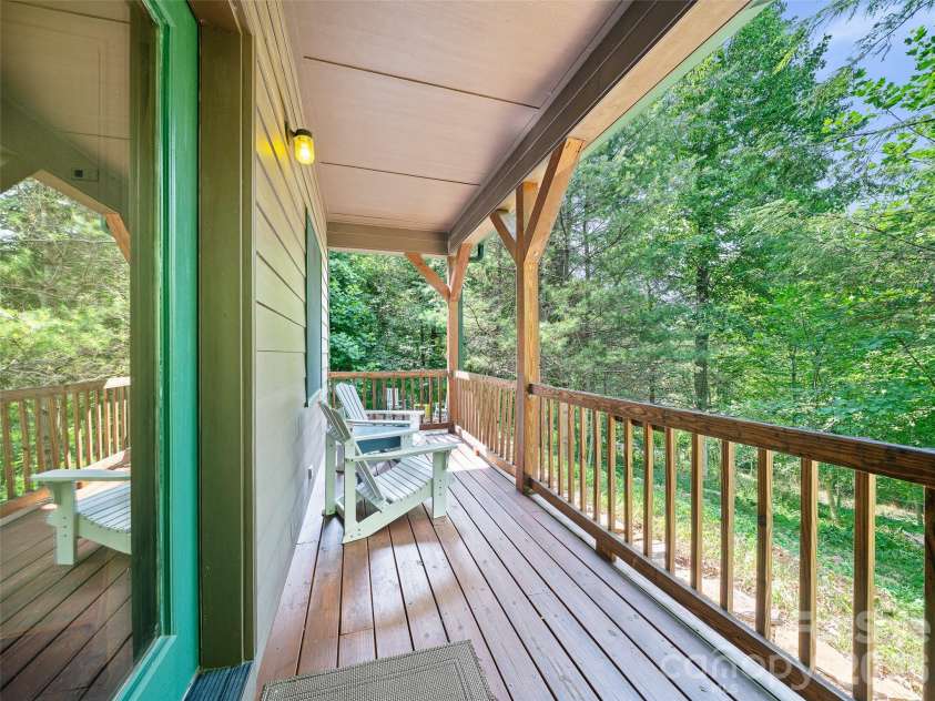 262 Little Pond Drive, Burnsville, NC 28714.  MLS# CAR4399140, YatesRealty ID 35241. 