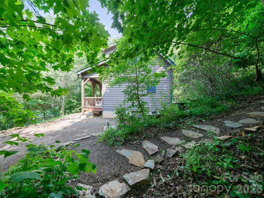 262 Little Pond Drive, Burnsville, NC 28714.  MLS# CAR4399140, YatesRealty ID 35241. 