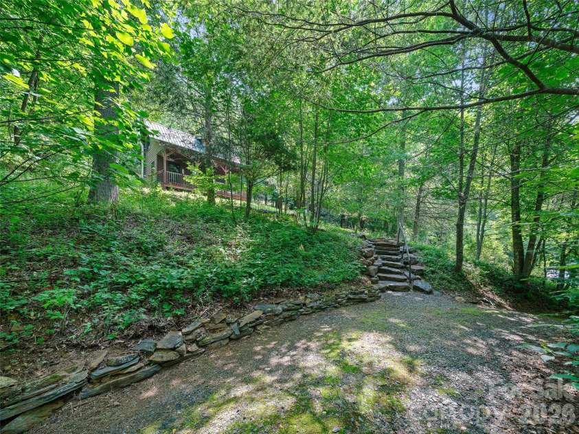 262 Little Pond Drive, Burnsville, NC 28714.  MLS# CAR4399140, YatesRealty ID 35241. 