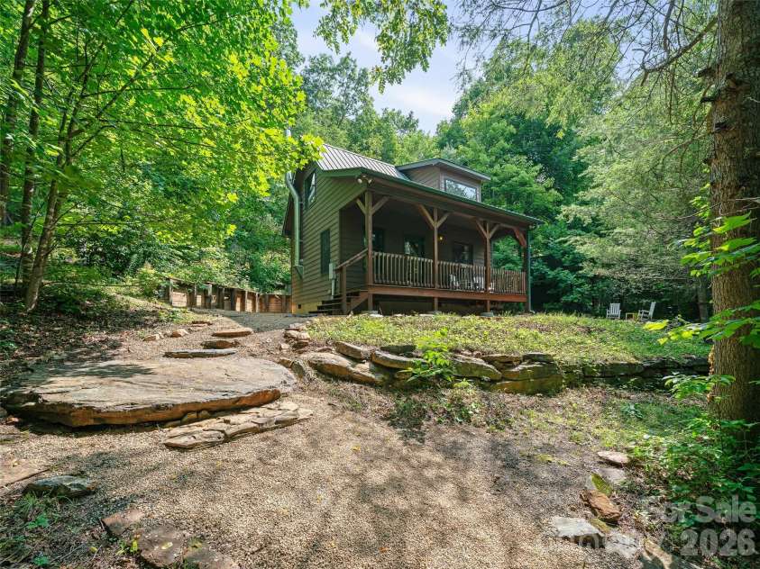 262 Little Pond Drive, Burnsville, NC 28714.  MLS# CAR4399140, YatesRealty ID 35241. 