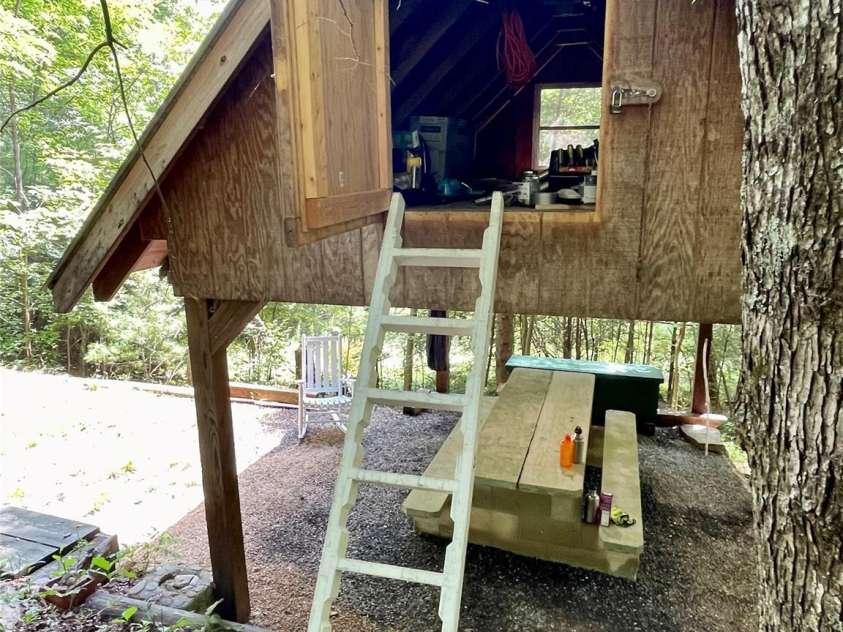 262 Little Pond Drive, Burnsville, NC 28714.  MLS# CAR4399140, YatesRealty ID 35241. 