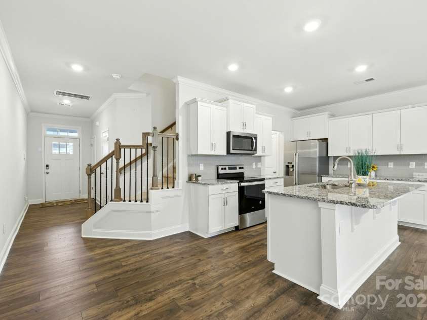 607 Santa Clara Drive, Asheville, NC 28806.  MLS# CAR4297182, YatesRealty ID 35241. 