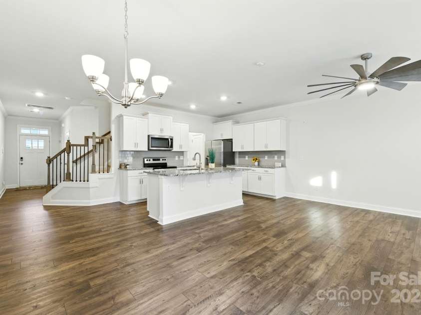 607 Santa Clara Drive, Asheville, NC 28806.  MLS# CAR4297182, YatesRealty ID 35241. 