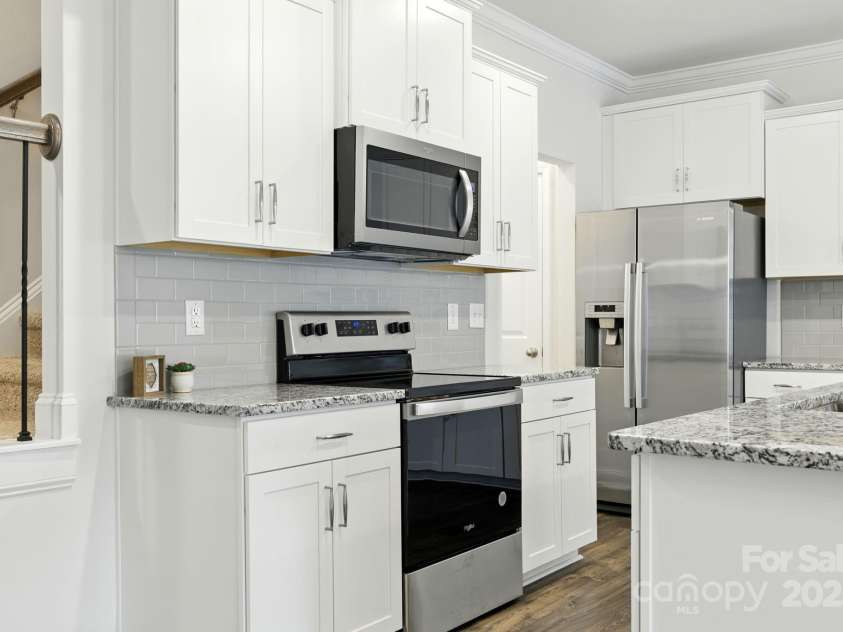 607 Santa Clara Drive, Asheville, NC 28806.  MLS# CAR4297182, YatesRealty ID 35241. 