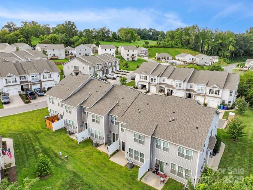 607 Santa Clara Drive, Asheville, NC 28806.  MLS# CAR4297182, YatesRealty ID 35241. 