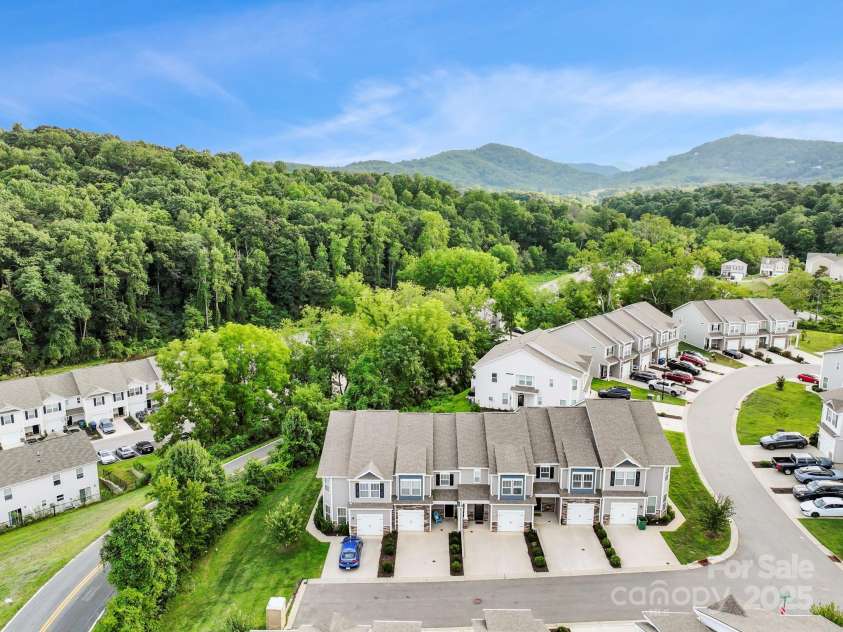 607 Santa Clara Drive, Asheville, NC 28806.  MLS# CAR4297182, YatesRealty ID 35241. 