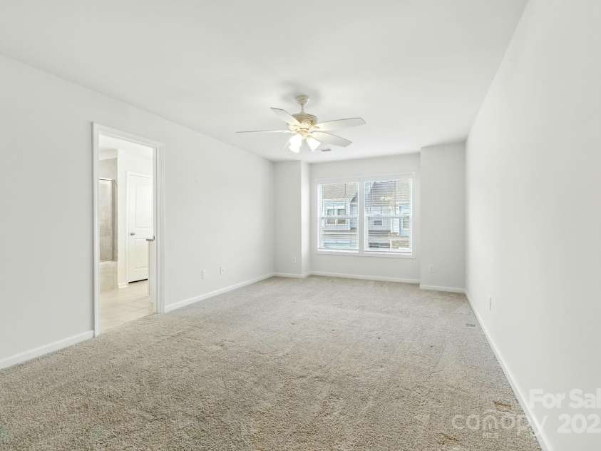 607 Santa Clara Drive, Asheville, NC 28806.  MLS# CAR4297182, YatesRealty ID 35241. Spacious Primary bedroom