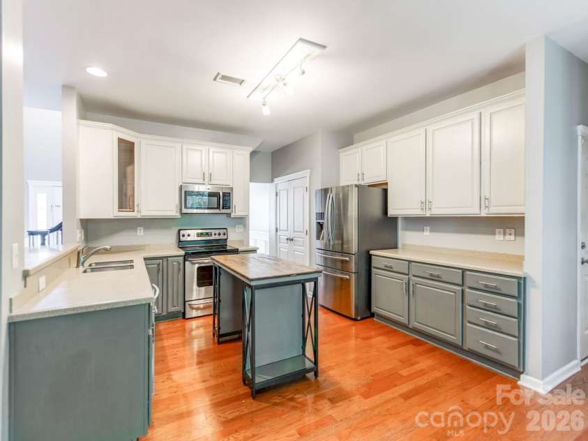 10333 Misty Moss Court, Mint Hill, NC 28227.  MLS# CAR4375838, YatesRealty ID 35242. Kitchen with SS appliances