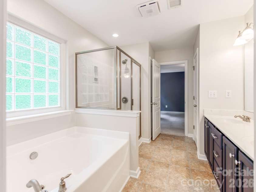 10333 Misty Moss Court, Mint Hill, NC 28227.  MLS# CAR4375838, YatesRealty ID 35242. Primary Bath