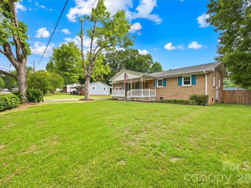 205 Gaddis Drive, Mount Holly, NC 28120.  MLS# CAR4393713, YatesRealty ID 35243. 