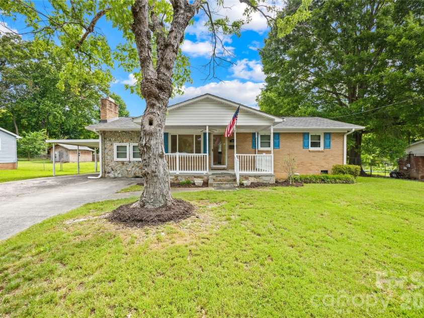 205 Gaddis Drive, Mount Holly, NC 28120.  MLS# CAR4393713, YatesRealty ID 35243. 