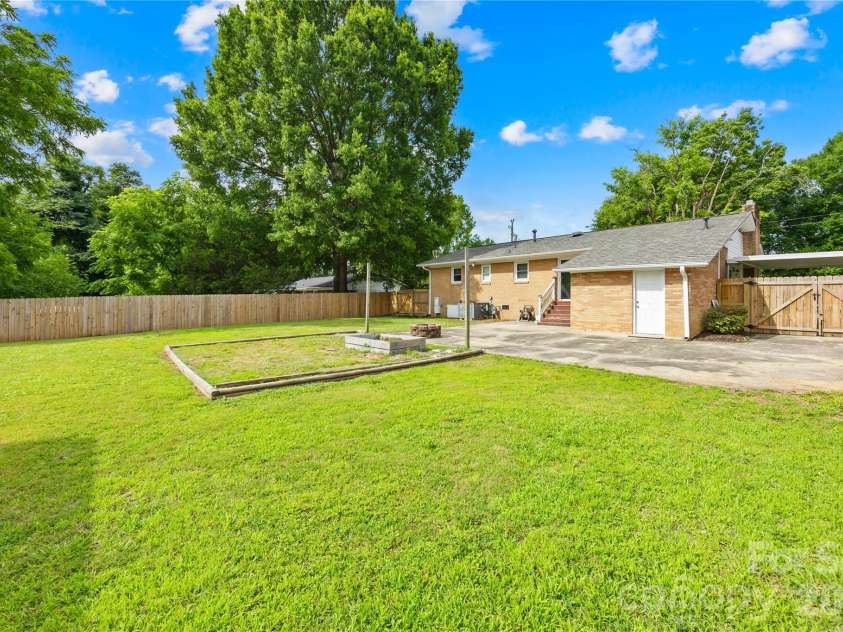 205 Gaddis Drive, Mount Holly, NC 28120.  MLS# CAR4393713, YatesRealty ID 35243. 