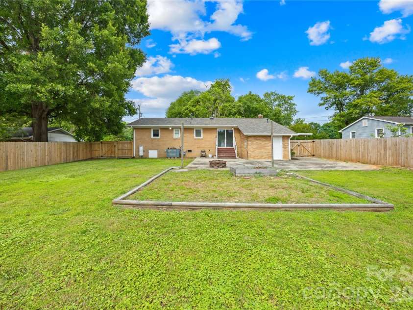 205 Gaddis Drive, Mount Holly, NC 28120.  MLS# CAR4393713, YatesRealty ID 35243. 