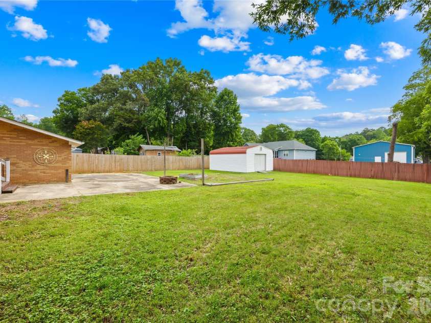 205 Gaddis Drive, Mount Holly, NC 28120.  MLS# CAR4393713, YatesRealty ID 35243. 