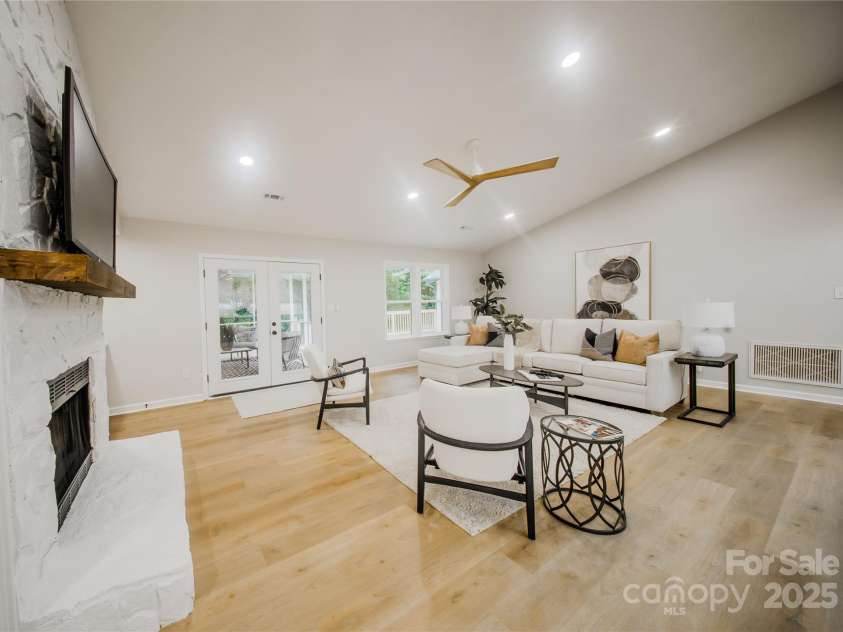 7159 Moss Point Drive, Charlotte, NC 28277.  MLS# CAR4285806, YatesRealty ID 35243. 