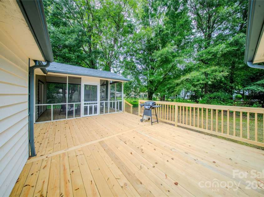 7159 Moss Point Drive, Charlotte, NC 28277.  MLS# CAR4285806, YatesRealty ID 35243. 