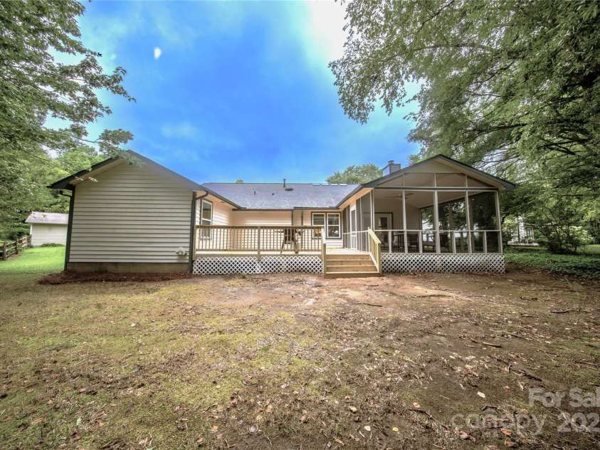 7159 Moss Point Drive, Charlotte, NC 28277.  MLS# CAR4285806, YatesRealty ID 35243. 