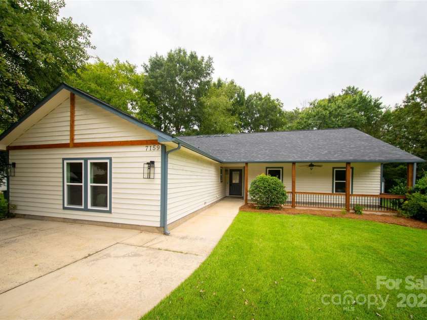 7159 Moss Point Drive, Charlotte, NC 28277.  MLS# CAR4285806, YatesRealty ID 35243. 