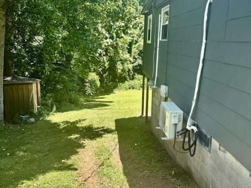 1011 Warren Place, Lenoir, NC 28645.  MLS# CAR4274307, YatesRealty ID 35244. 