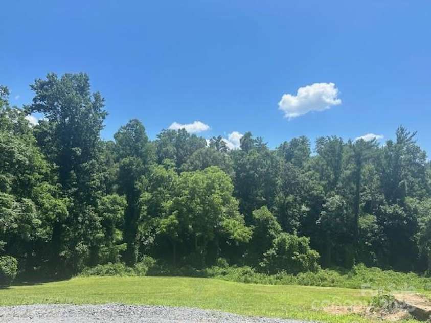 1011 Warren Place, Lenoir, NC 28645.  MLS# CAR4274307, YatesRealty ID 35244. 