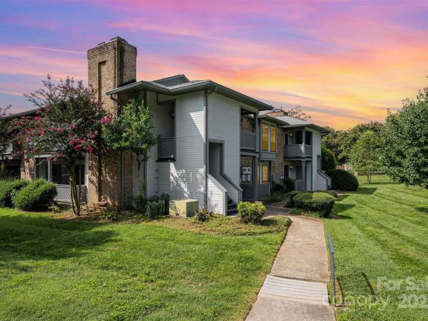 5828 Harris Grove Lane, Charlotte, NC 28212.  MLS# CAR4294607, YatesRealty ID 35246. 