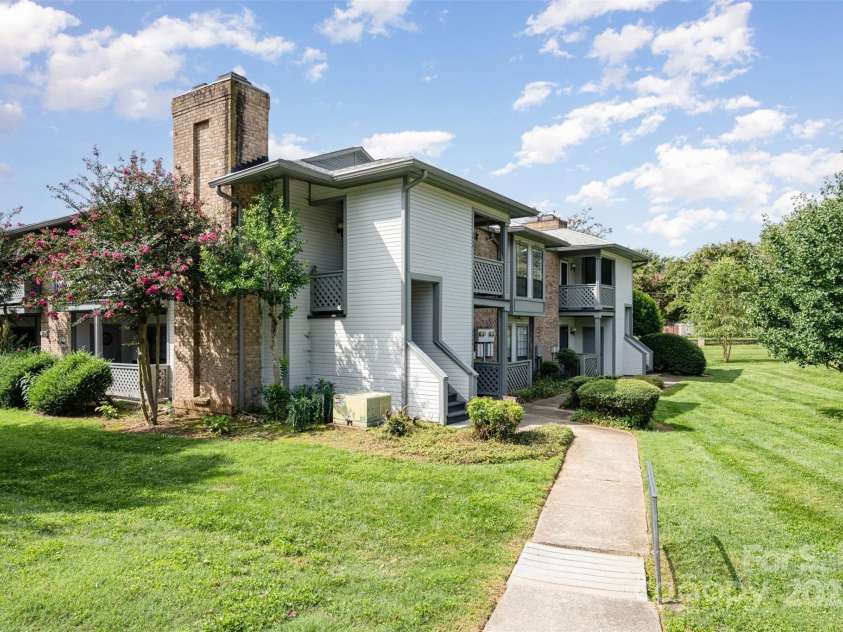 5828 Harris Grove Lane, Charlotte, NC 28212.  MLS# CAR4294607, YatesRealty ID 35246. 