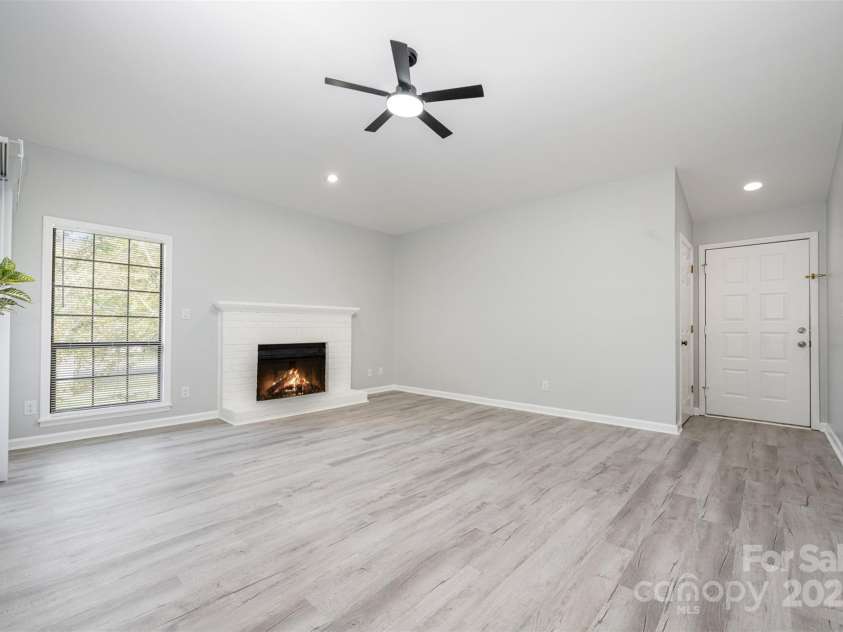 5828 Harris Grove Lane, Charlotte, NC 28212.  MLS# CAR4294607, YatesRealty ID 35246. 