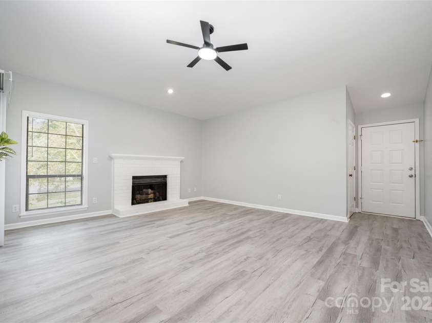 5828 Harris Grove Lane, Charlotte, NC 28212.  MLS# CAR4294607, YatesRealty ID 35246. 