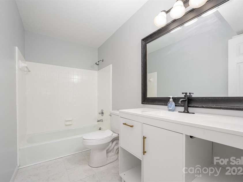 5828 Harris Grove Lane, Charlotte, NC 28212.  MLS# CAR4294607, YatesRealty ID 35246. 
