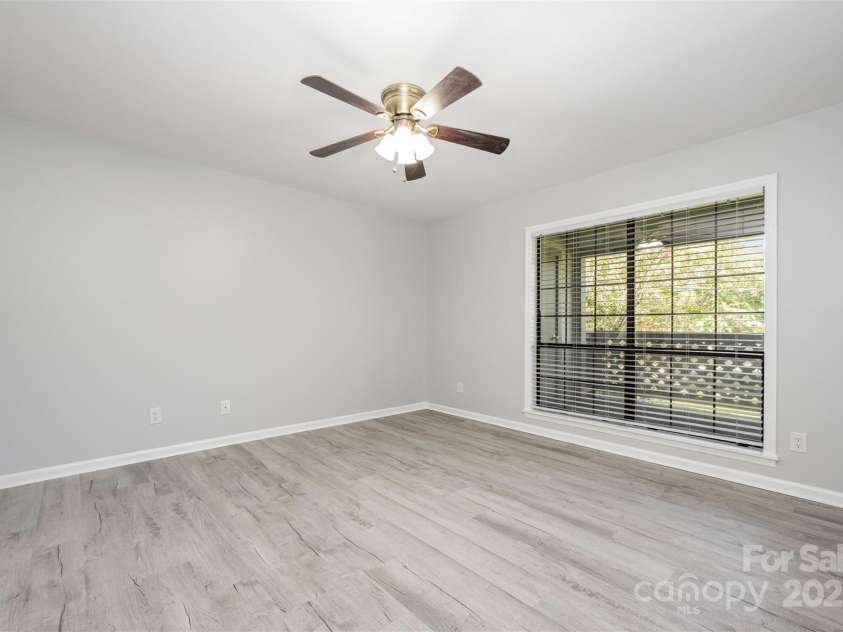 5828 Harris Grove Lane, Charlotte, NC 28212.  MLS# CAR4294607, YatesRealty ID 35246. 