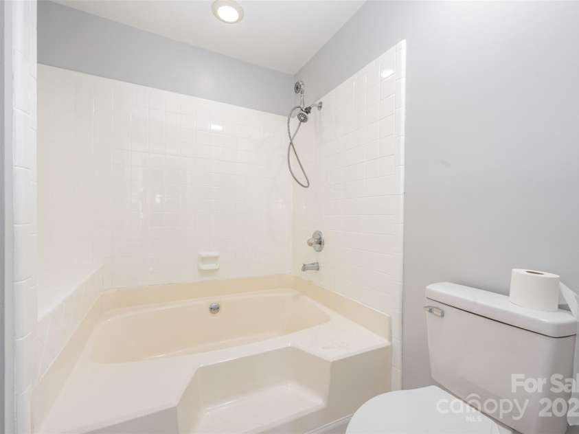 5828 Harris Grove Lane, Charlotte, NC 28212.  MLS# CAR4294607, YatesRealty ID 35246. 