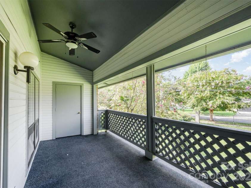 5828 Harris Grove Lane, Charlotte, NC 28212.  MLS# CAR4294607, YatesRealty ID 35246. 