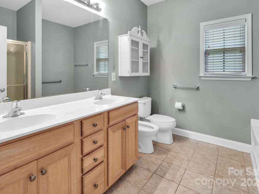923 Platinum Drive, Fort Mill, SC 29708.  MLS# CAR4248471, YatesRealty ID 35247. 